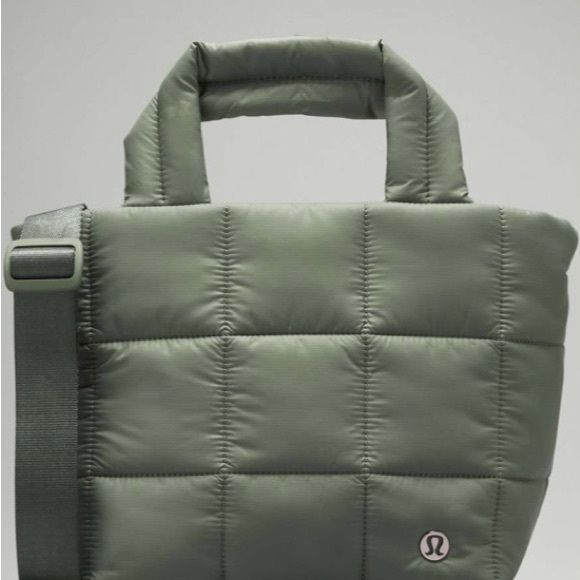 Lululemon Quilted Tote in Olive - Picture 1 of 3
